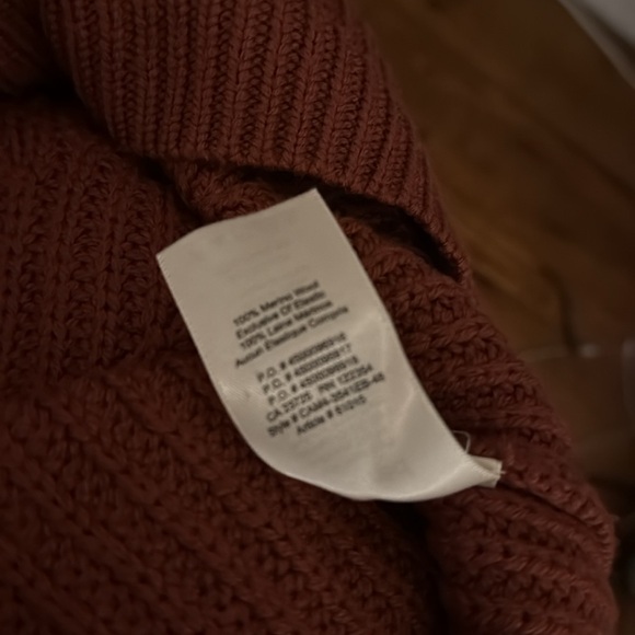 Aritzia Swerter - Picture 7 of 7